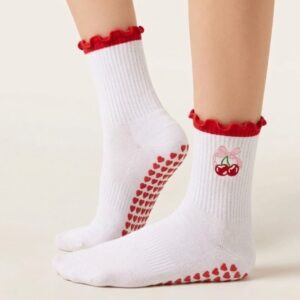 Chaussettes Pilates antidérapante rouge avec motif Cerise et Grip de profil