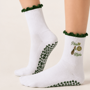Chaussettes Antidérapantes Pilates & Matcha — Semelle cœurs verts, bordure froncée